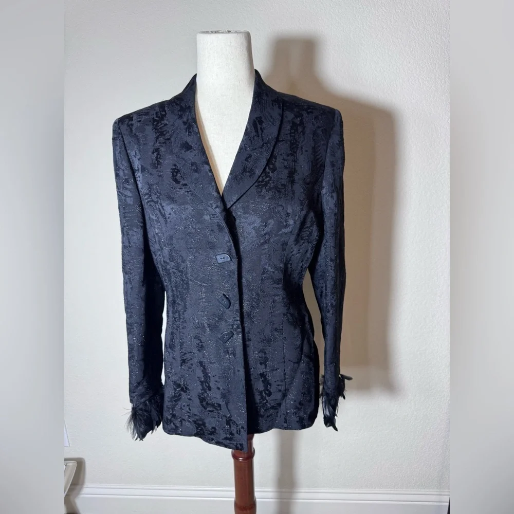 Albert Nipon Women’s Black with Silver Specks Textured Jacket Feather Cuffs 8